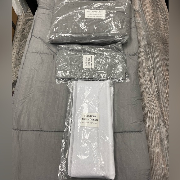 Bedding Outlet Gray All Season Bed in a Bag Luxury Full / Queen 8 Piece. NIB - Picture 4 of 10